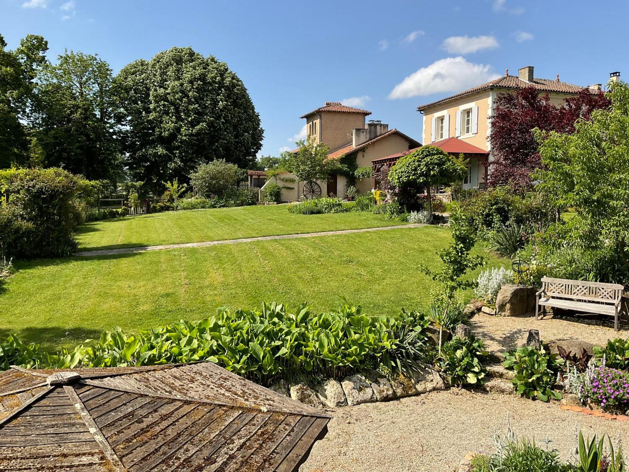 La Grange Terrou Konuk evi Saint-Germain-de-Confolens Dış mekan fotoğraf