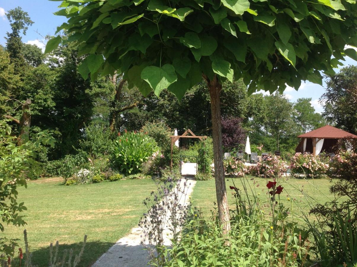 La Grange Terrou Konuk evi Saint-Germain-de-Confolens Dış mekan fotoğraf